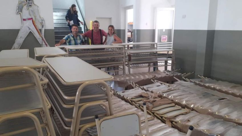 Escuelas recibieron mobiliario realizado por una fábrica de equipamiento escolar recuperada