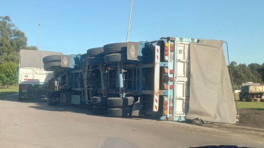 Volvió a volcar un camión en Ruta 226 y Reforma Universitaria