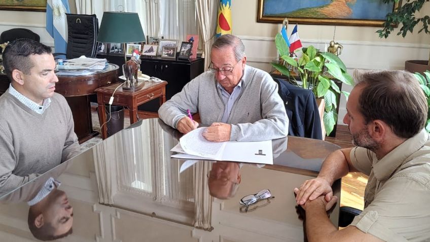 Se firmó el contrato para el comienzo de las obras en Sierra del Tigre