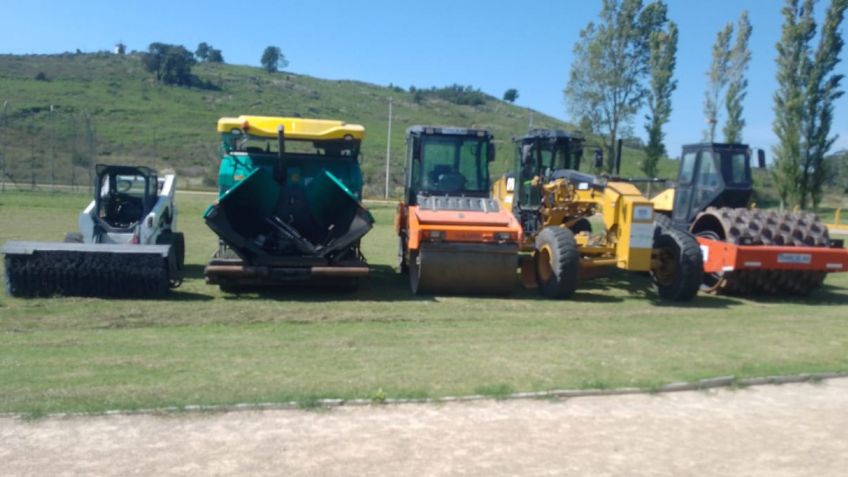 Comenzaron los trabajos para colocar la nueva superficie de la pista de atletismo