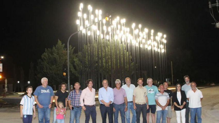 Se probaron las luces del Hito del Bicentenario y está casi listo para su inauguración