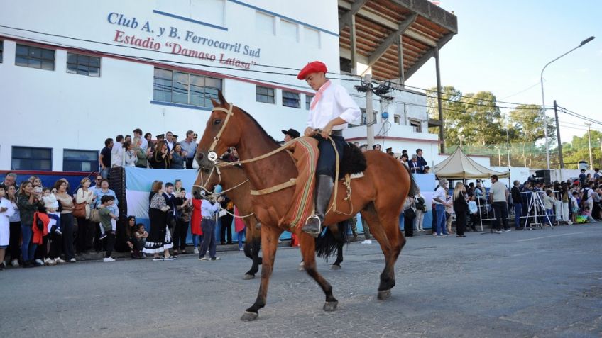 Se realizó el Desfile del Bicentenario