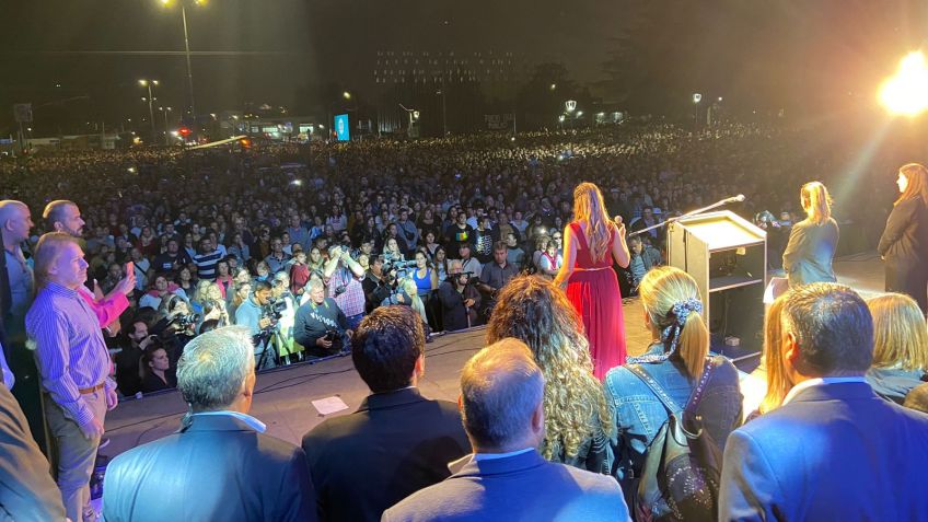 Con el Show de Soledad Pastorutti, quedó oficialmente inaugurado el Hito Urbano del Bicentenario