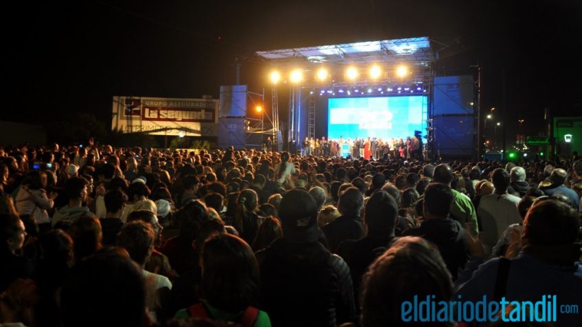 Con el Show de Soledad Pastorutti, quedó oficialmente inaugurado el Hito Urbano del Bicentenario