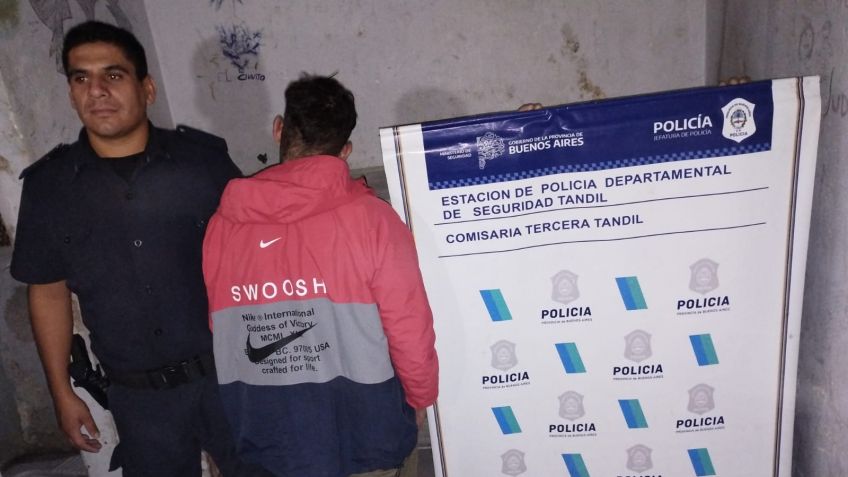 Se aprehendió a un hombre por "desobediencia y portación ilegal de arma de guerra"