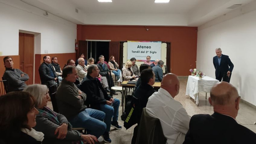 Héctor Ragnoli brindó una charla sobre Concientización Vial en el Ateneo Tandil