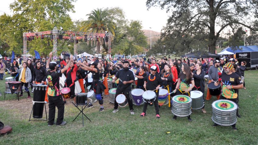Bicentenario: se realizó "Multiverso Joven" en la Plaza de las Banderas