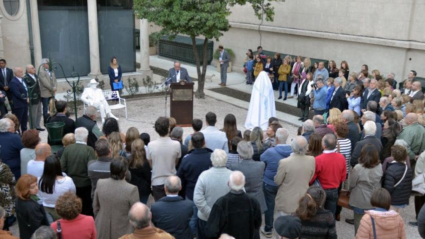 Se inauguró el Paseo de las Personalidades y se presentó el Libro "Tandil en el Bicentenario"