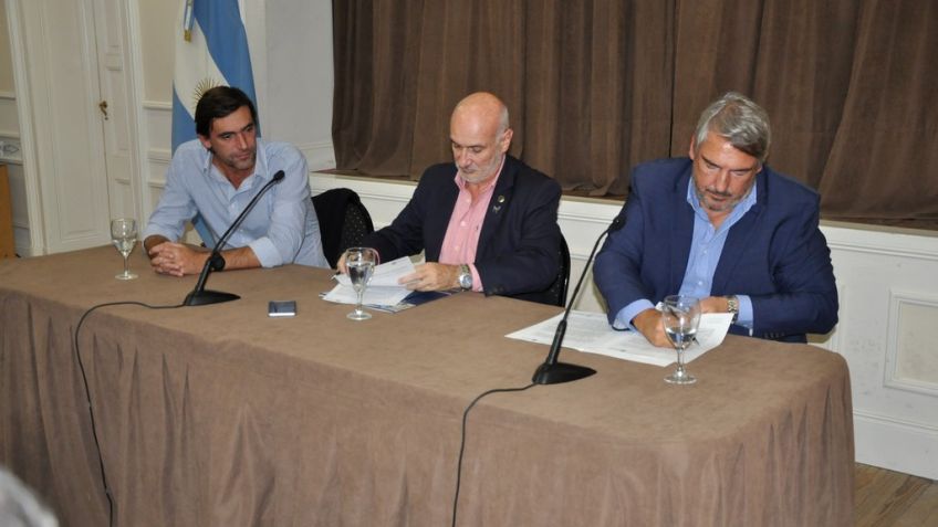 Se firmó el acuerdo para implementar el boleto universitario gratuito para los estudiantes de la UNICEN