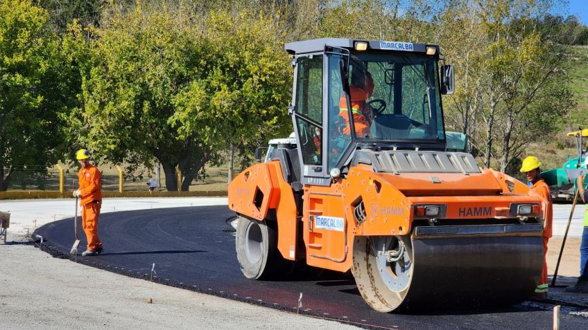 Comenzó la pavimentación en la pista de atletismo