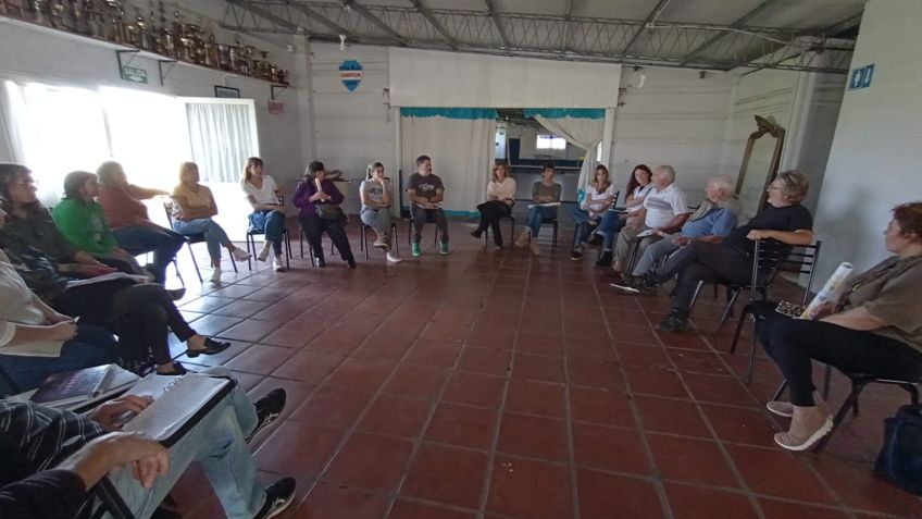 Funcionarios y vecinos analizaron proyectos para Azucena