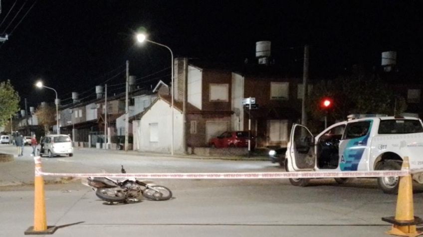 Auto y moto colisionaron en Buzón y Constitución 