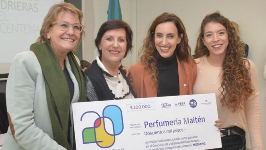 Se entregaron los premios del concurso "Vidrieras del Bicentenario"