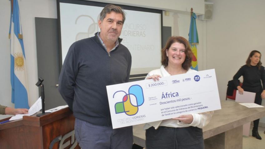 Se entregaron los premios del concurso "Vidrieras del Bicentenario"