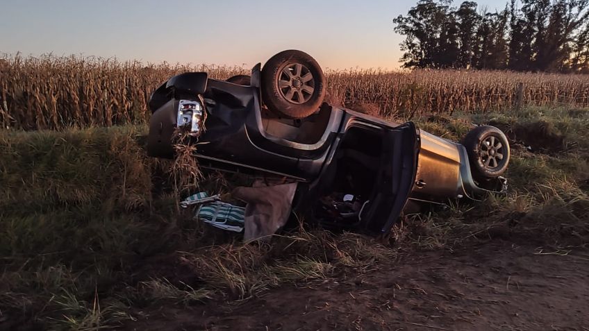 Un hombre herido al volcar con su camioneta