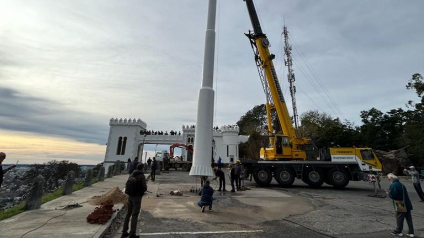 Avanza la instalación del Mástil Gigante en el Parque Independencia