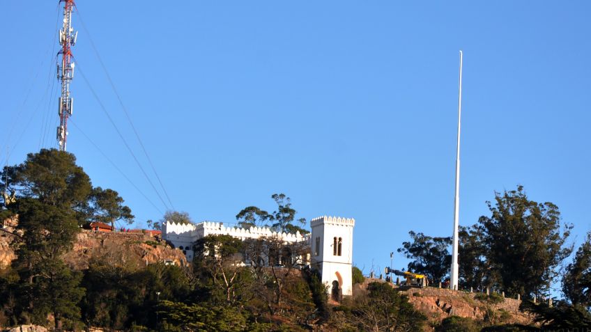El Mástil Gigante está instalado en la cima del Parque Independencia