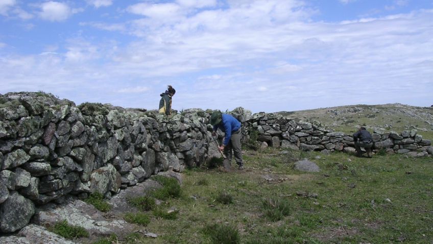 Buscan proteger las construcciones de piedra de la cuenca del arroyo Chapaleofú