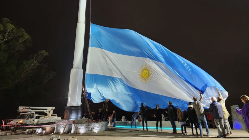 Se inaugura el Mástil del Bicentenario y se realizan los actos por el Día de la Bandera