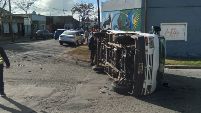 Choque y vuelco en Saavedra y Garibaldi