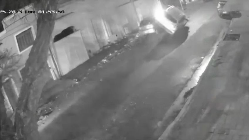 Un auto chocó a un vehículo que estaba estacionado en Pinto al 200