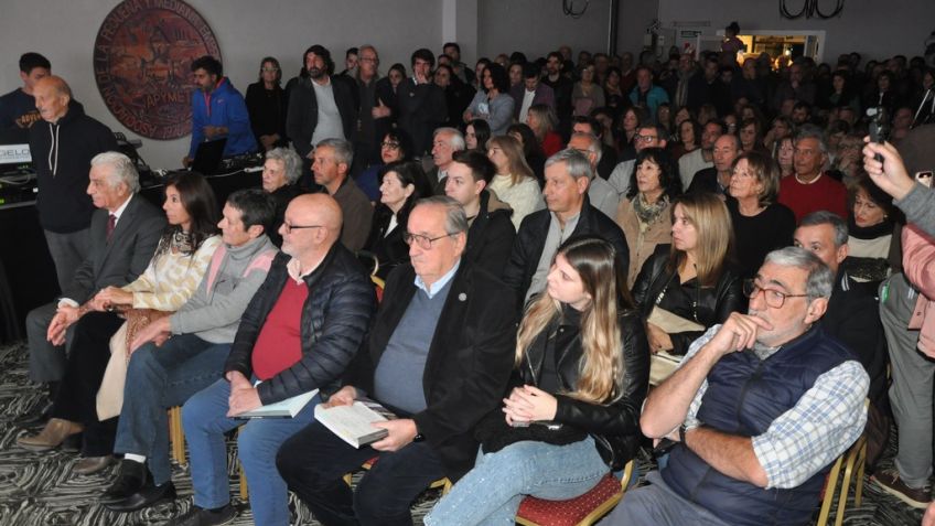 Miguel Ángel Lunghi presentó su libro "Pasión por Tandil"