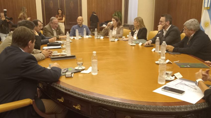 Lunghi firmó el acuerdo con Provincia Leasing para la compra de diversos vehículos