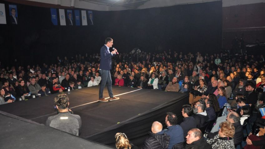 Iparraguirre realizó su lanzamiento de campaña en el Centro Cultural Universitario