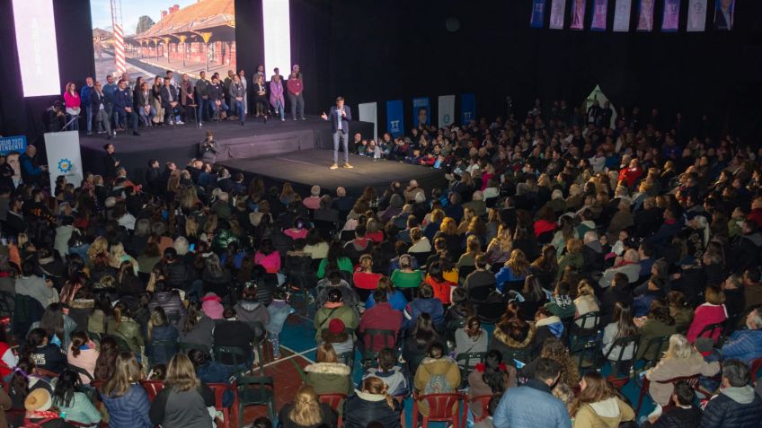 Iparraguirre realizó su lanzamiento de campaña en el Centro Cultural Universitario