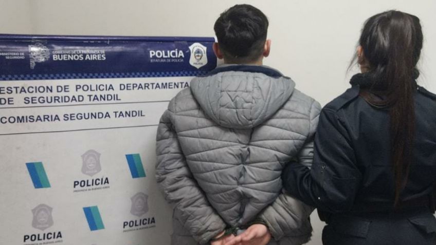 Detienen a joven que golpeó en banda a otro muchacho