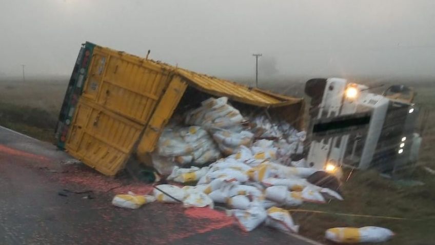 Camión volcó sobre Ruta 30