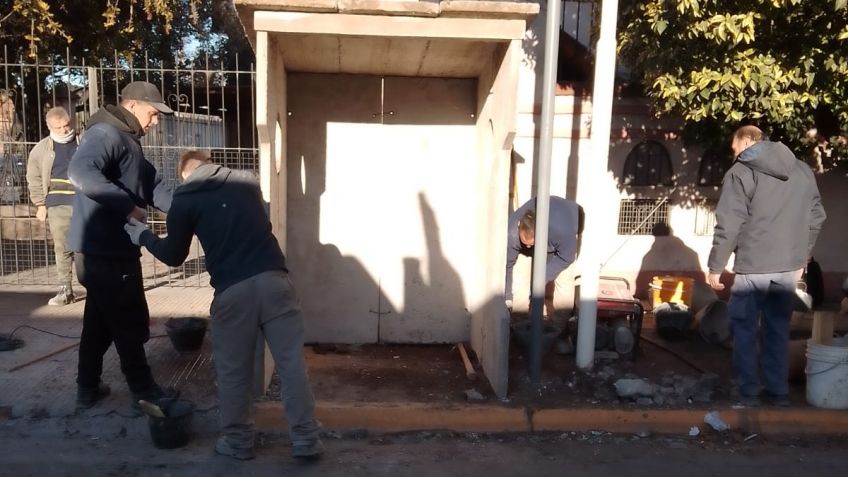 Renovaron la garita para esperar el micro el ubicada en la esquina de Duffau y Del Valle