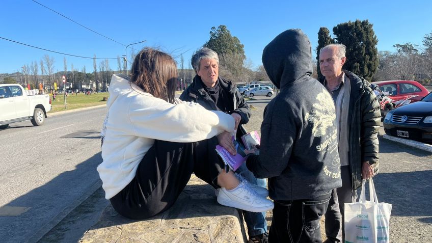 Nicolini recorre la ciudad para acercar propuestas y entregar su boleta