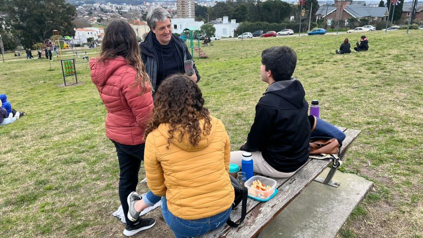 Nicolini recorre la ciudad para acercar propuestas y entregar su boleta