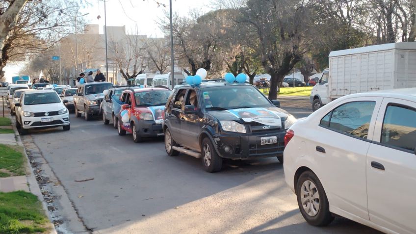 El domingo se realizó una caravana apoyando a Grabois