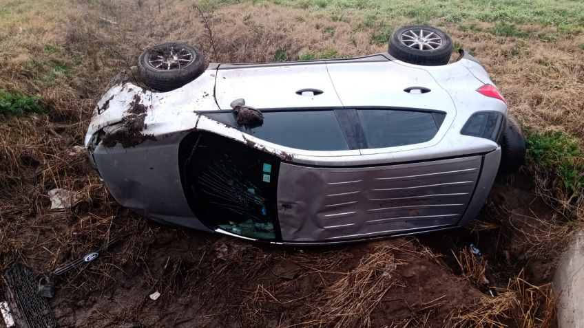 Volcó un auto en la rotonda de 226 y 30
