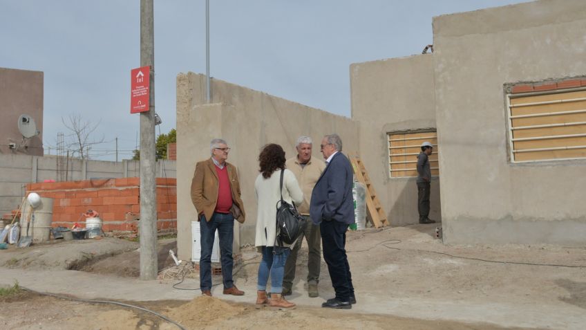 Lunghi supervisó los avances de las obras del Plan de Viviendas con Autoconstrucción Asistida