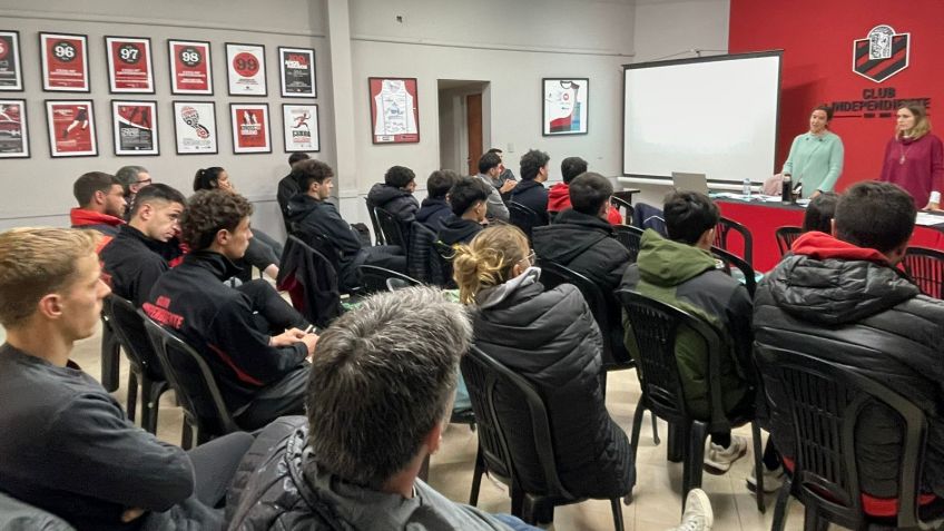 El Club Independiente continúa fortaleciendo la formación de sus profesores