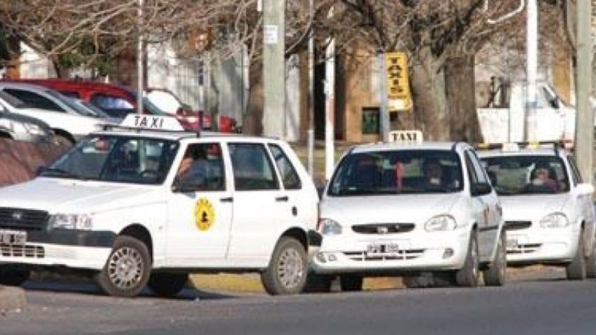 Desde el Ejecutivo evalúan una reestructuración de las paradas de taxis