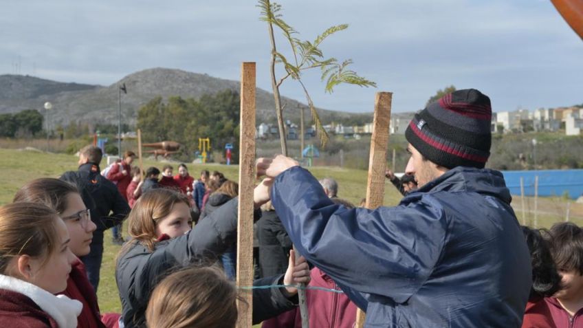 Con una jornada de forestación, se inició la Semana del Árbol
