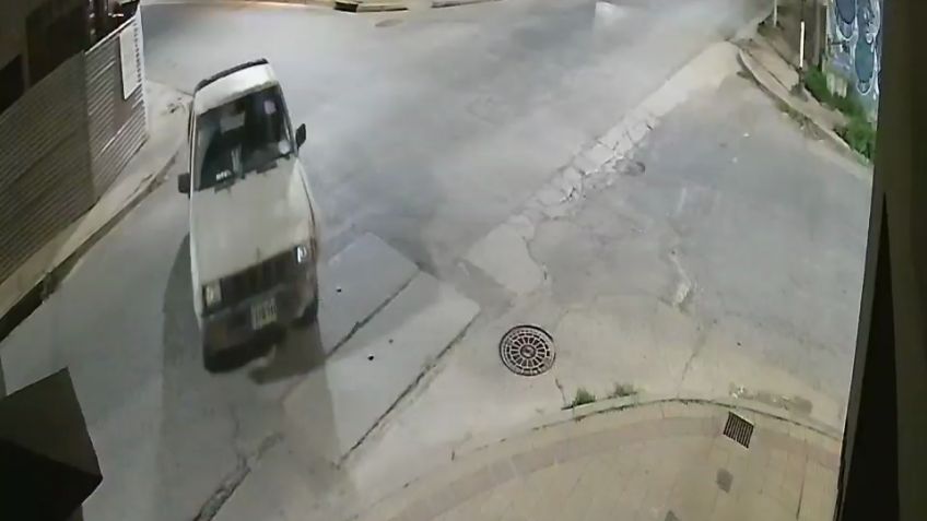 Una camioneta chocó contra una vivienda y se dio a la fuga
