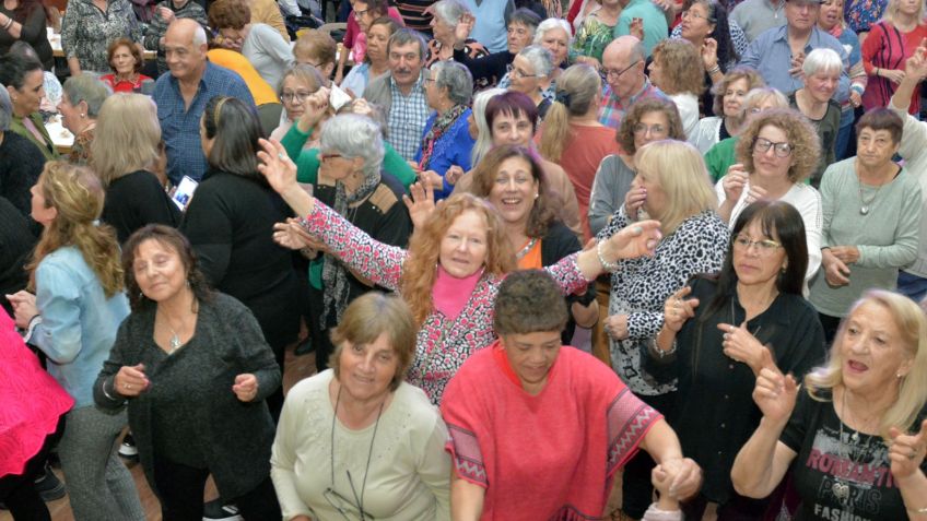 Gran cantidad de participantes en una nueva reunión de Sábados de Bailongo