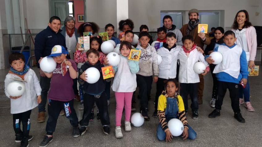 Escuela de Las Tunitas recibió una donación por parte de los trabajadores de Unicen