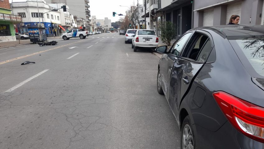 Motociclista sufrió fractura de fémur un choque 
