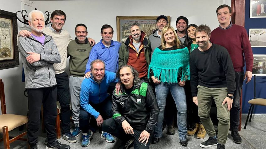 Iparraguirre se reunió con la Comisión del Club Ferro y entregó un subsidio
