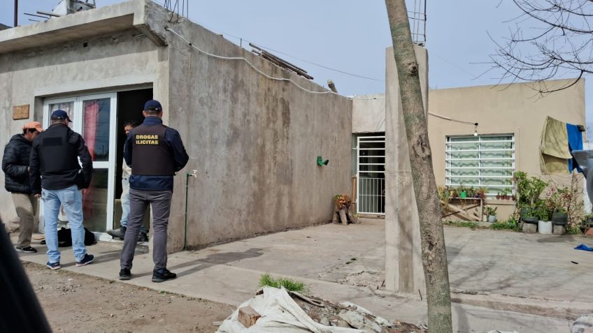 La policía concretó varios allanamientos donde procedió al secuestro de marihuana