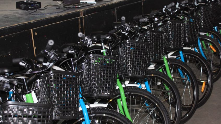 Provincia entregó más de un centenar de bicicletas a estudiantes secundarios de Tandil 