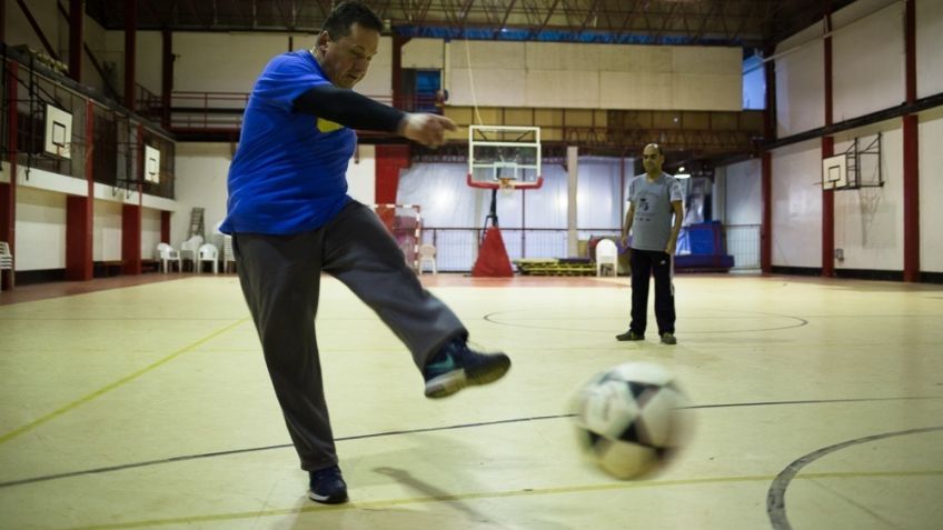 Unicen y Apronovid brindarán prácticas gratuitas de fútbol para personas con disminución visual