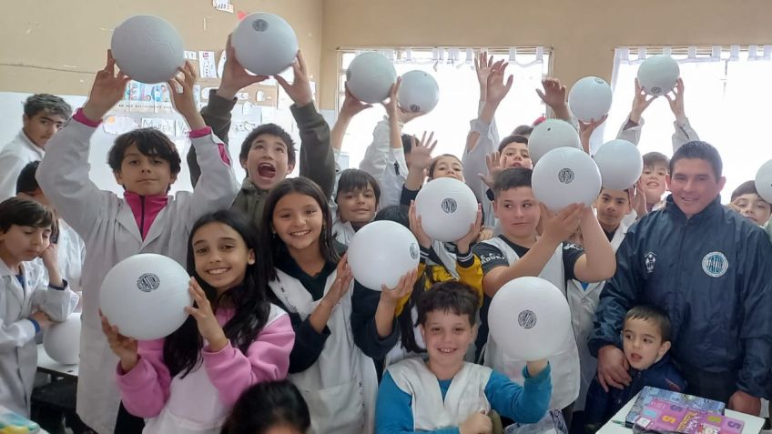 Trabajadores de la Unicen realizaron donaciones a la Escuela Primaria 42