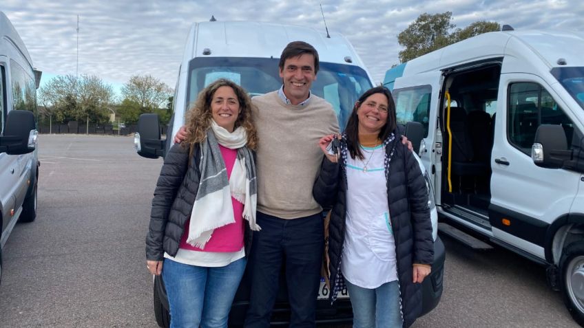 El Gobierno de la Provincia entregó una combi cero kilómetro a la Escuela 501